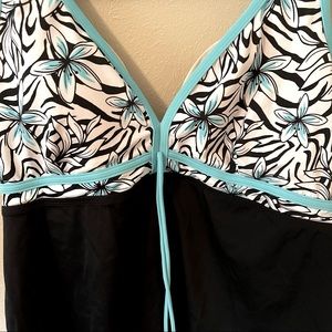 Tankini Swim Suit Top. EUC